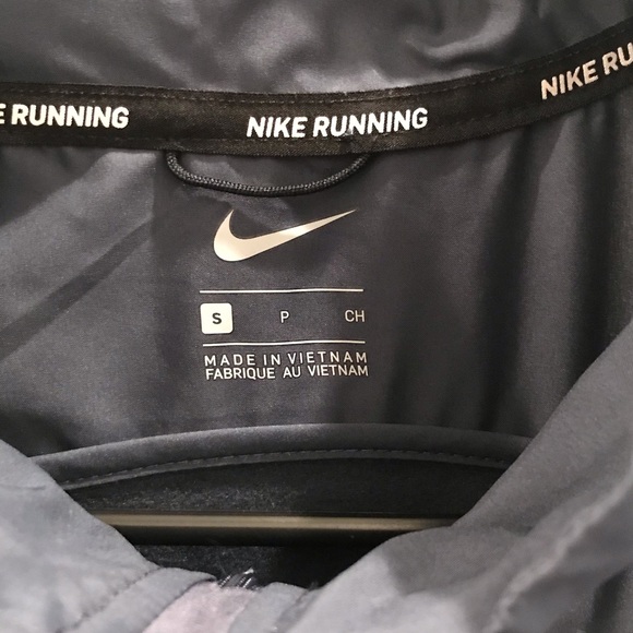 Nike Vest - Picture 3 of 5